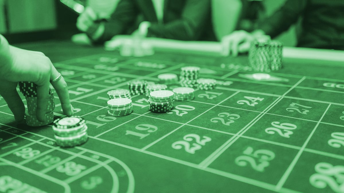 Insatser görs på ett roulettebord.
