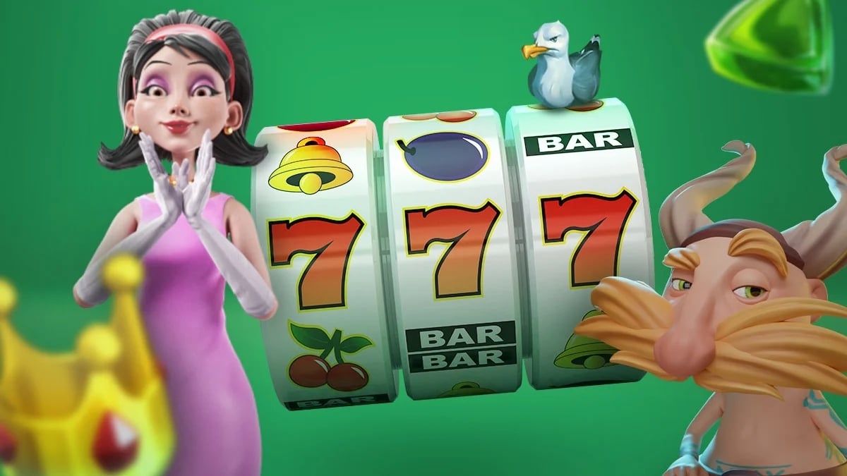 Ett snurrande slotshjul med röda sjuor och klassiska symboler, omringat av tecknade karaktärer, en krona och en fiskmås på en grön bakgrund.