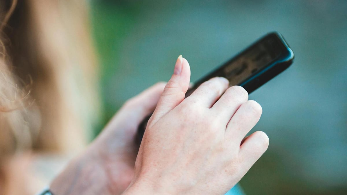 En person loggar in med BankID på Paf.